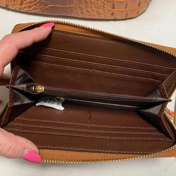 VEGAN LEATHER Purse, bag. Comes w/crossbody strap & matching wallet. - Picture 6 of 6